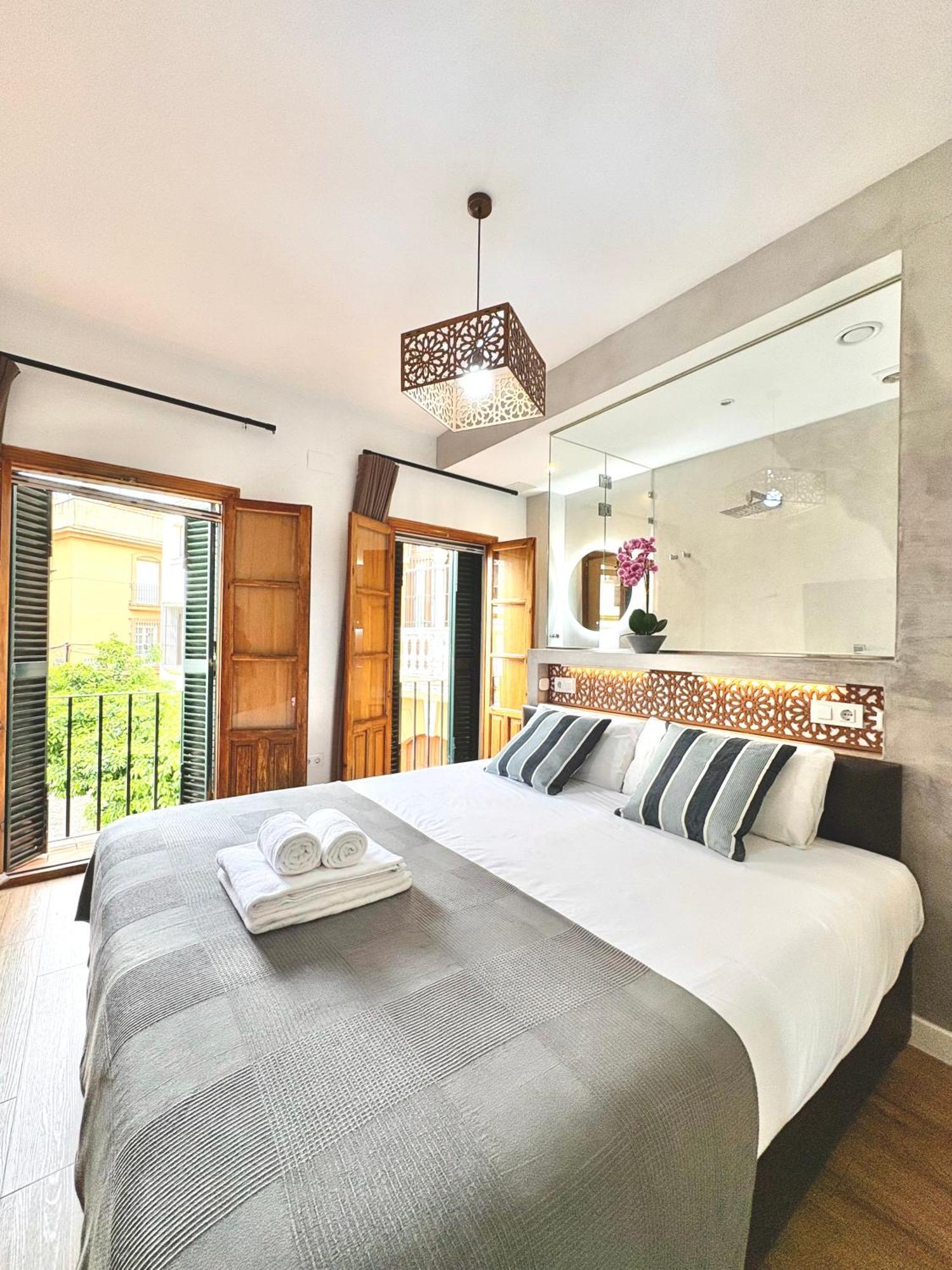 Unique House - Private Spa&Pool -StayinСевілья Екстер'єр фото